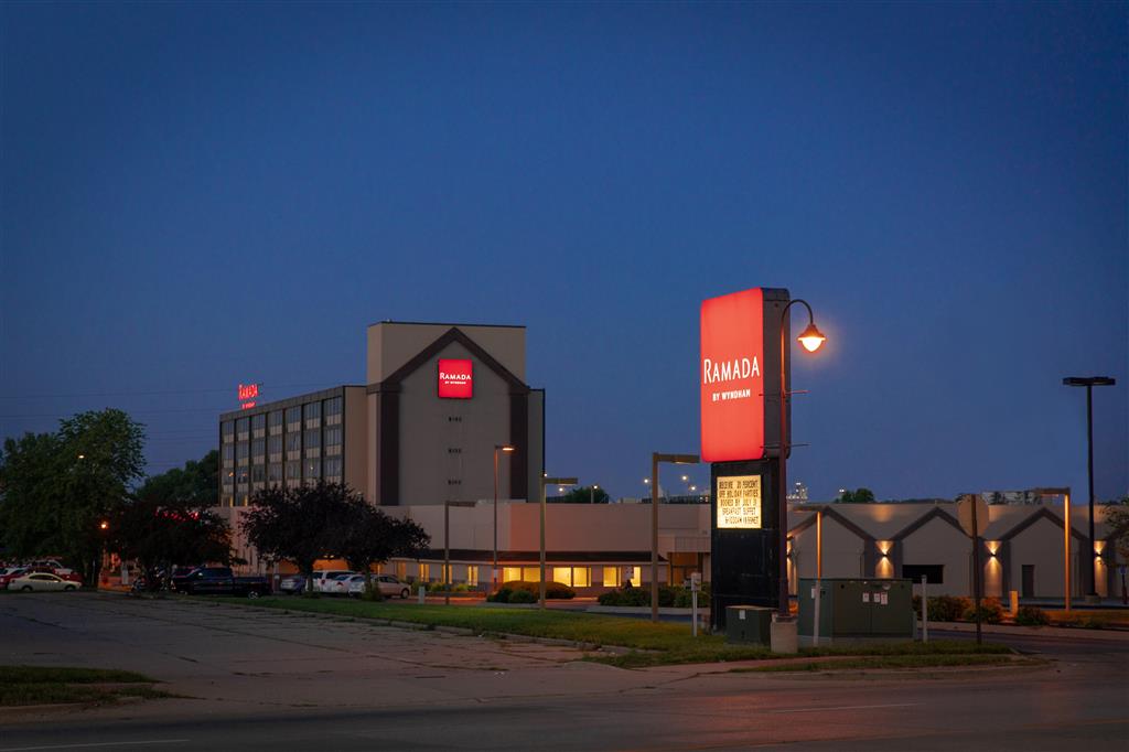 Ramada By Wyndham Cedar Rapids