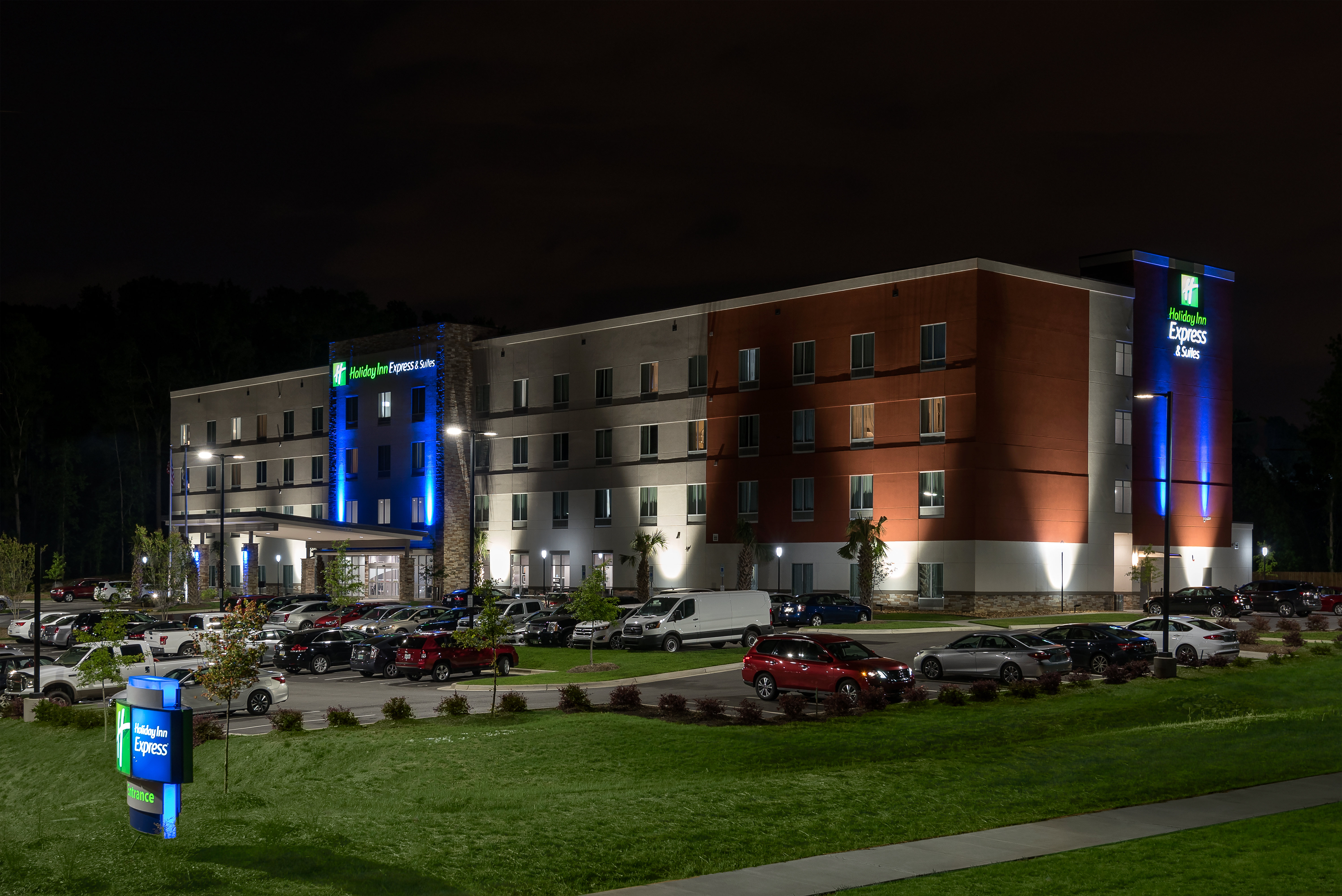 Holiday Inn Express & Suites - Charlotte Airport, an IHG Hotel , NC 28208 near Charlotte/douglas International Airport View Point 14