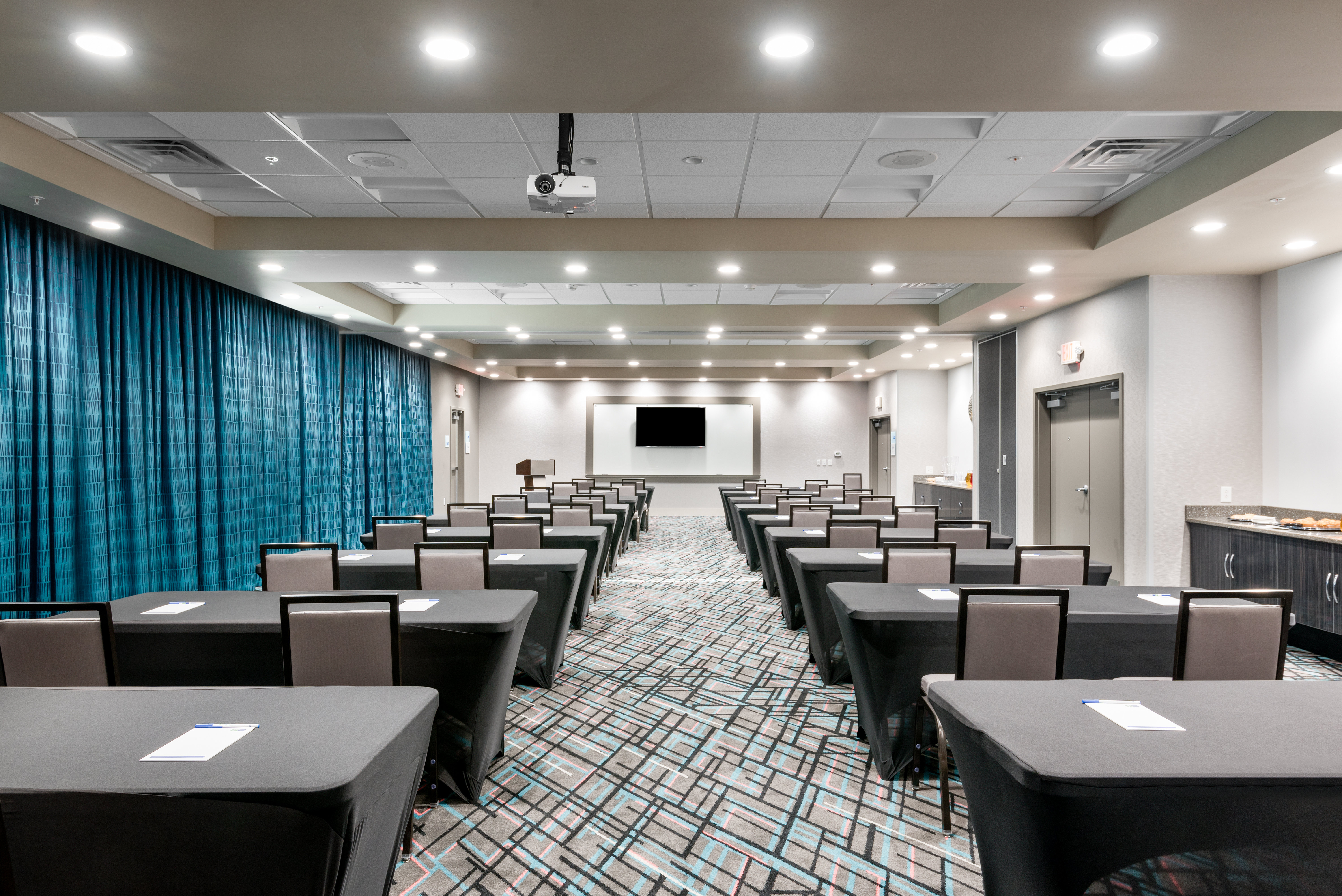 Holiday Inn Express & Suites - Charlotte Airport, an IHG Hotel , NC 28208 near Charlotte/douglas International Airport View Point 17