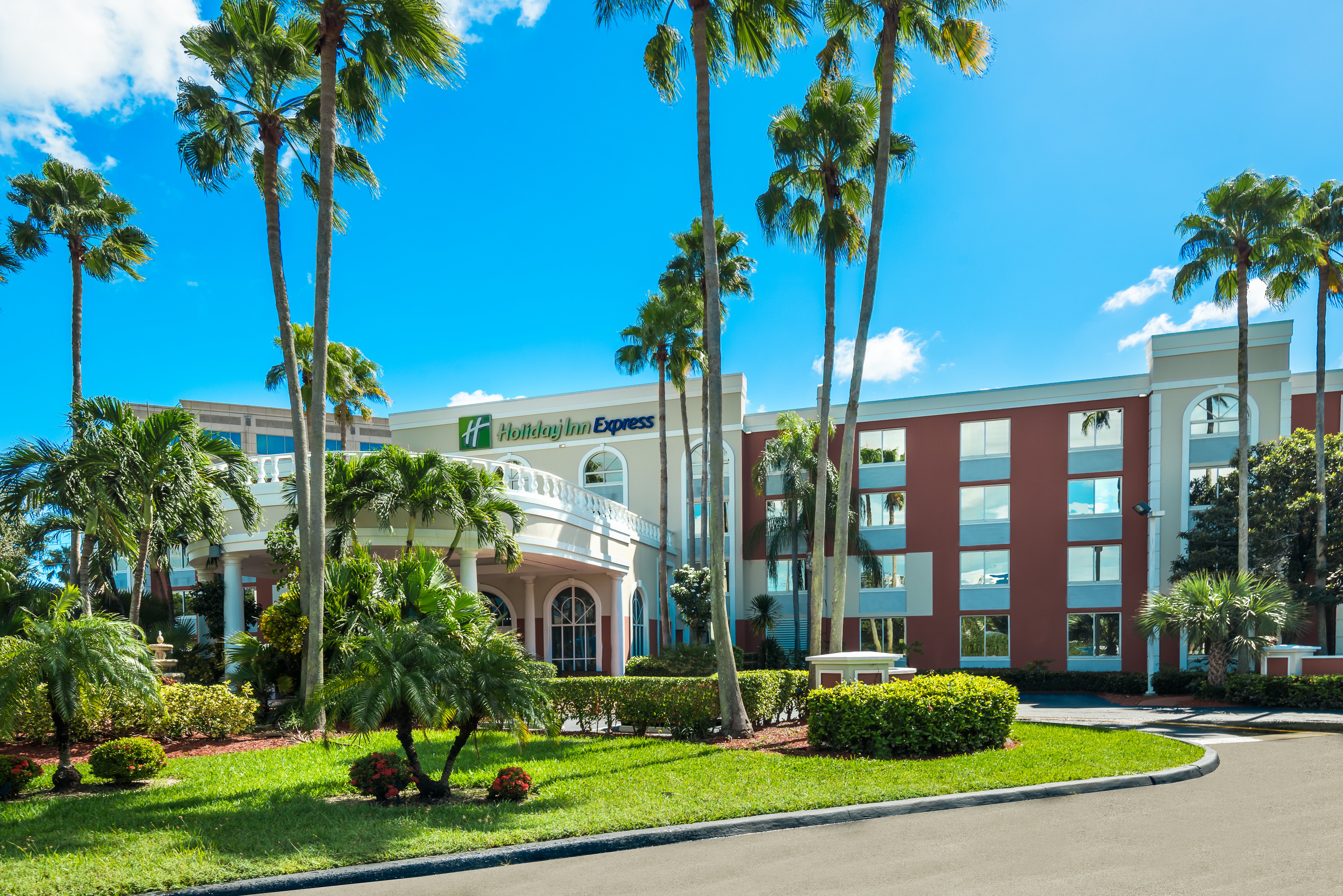 Holiday Inn Express Miami Airport Doral Area, an IHG Hotel , FL 33166 near Miami International Airport View Point 9