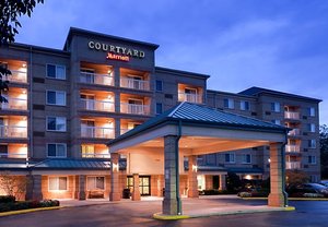 Courtyard By Marriott Cleveland Airport South