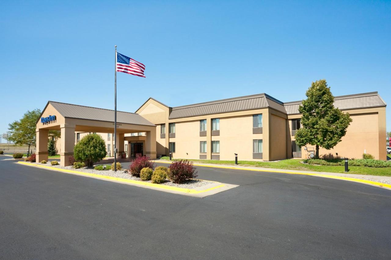 Days Inn by Wyndham Fargo , ND 58103 near Hector International Airport View Point 1