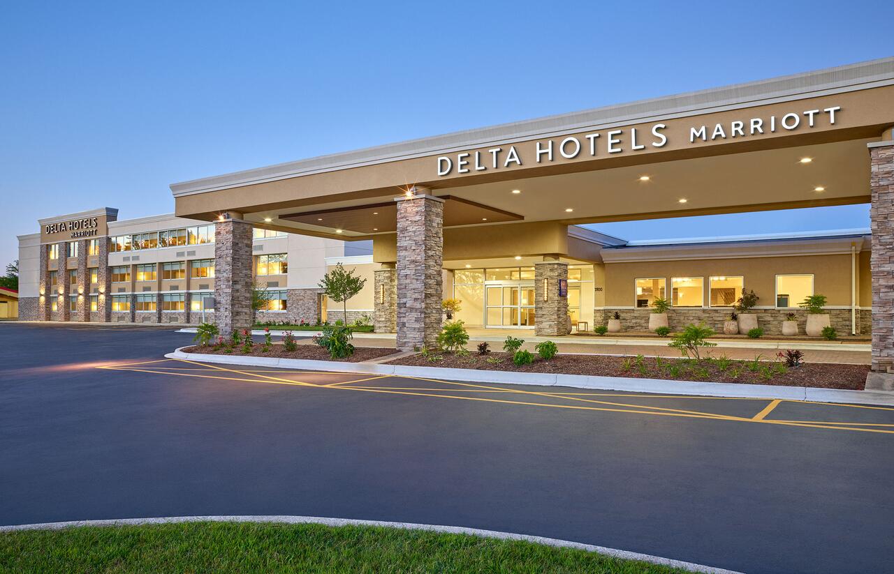 Delta Hotels By Marriott Chicago Willowbrook