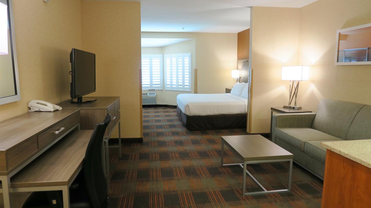 Holiday Inn Elk Grove Village , IL 60007 near Ohare International Airport View Point 4