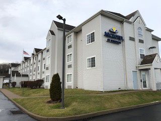 Microtel Inn Pittsburgh Airport. , PA 15275 near Pittsburgh International Airport View Point 1