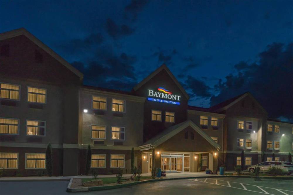 Baymont By Wyndham Albuquerque Airport 1