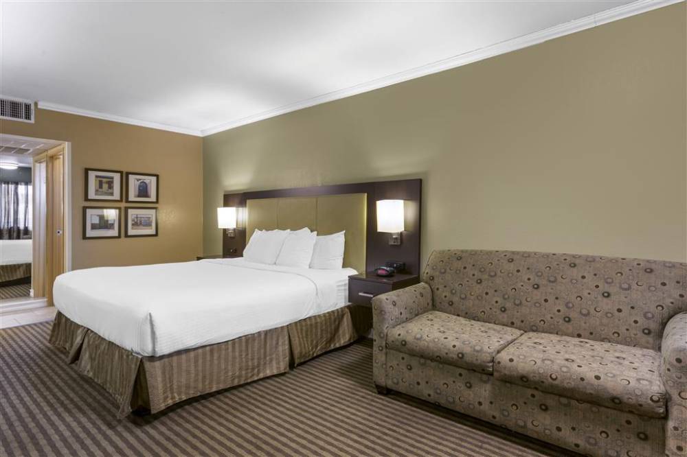 Best Western Royal Sun Inn & Suites 8