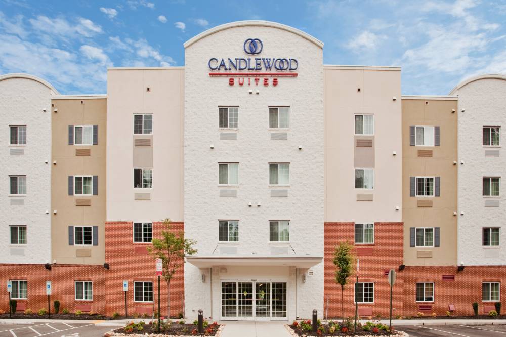 Candlewood Suites Airport 8