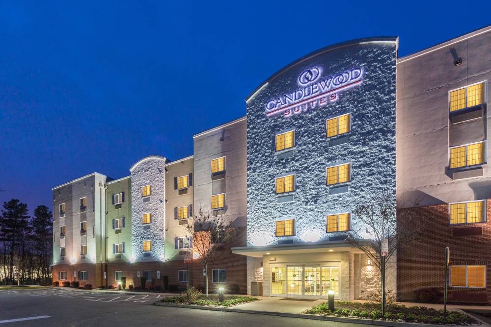 Candlewood Suites Airport 9