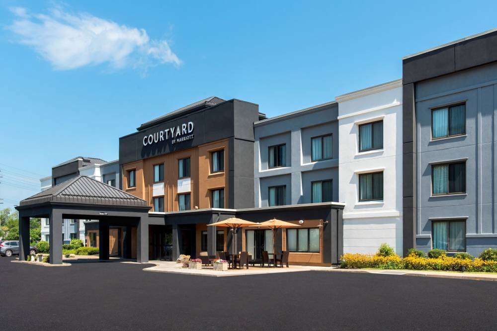 Courtyard By Marriott Binghamton 1