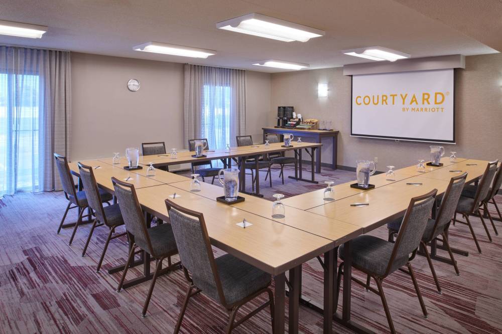 Courtyard By Marriott Detroit Warren 9