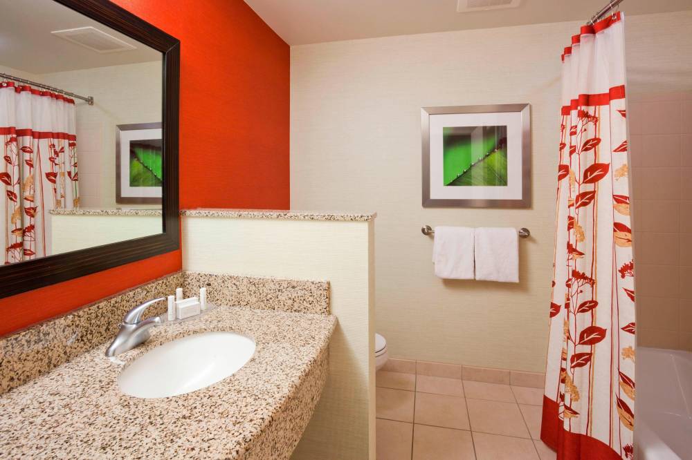 Executive King Guest Bathroom