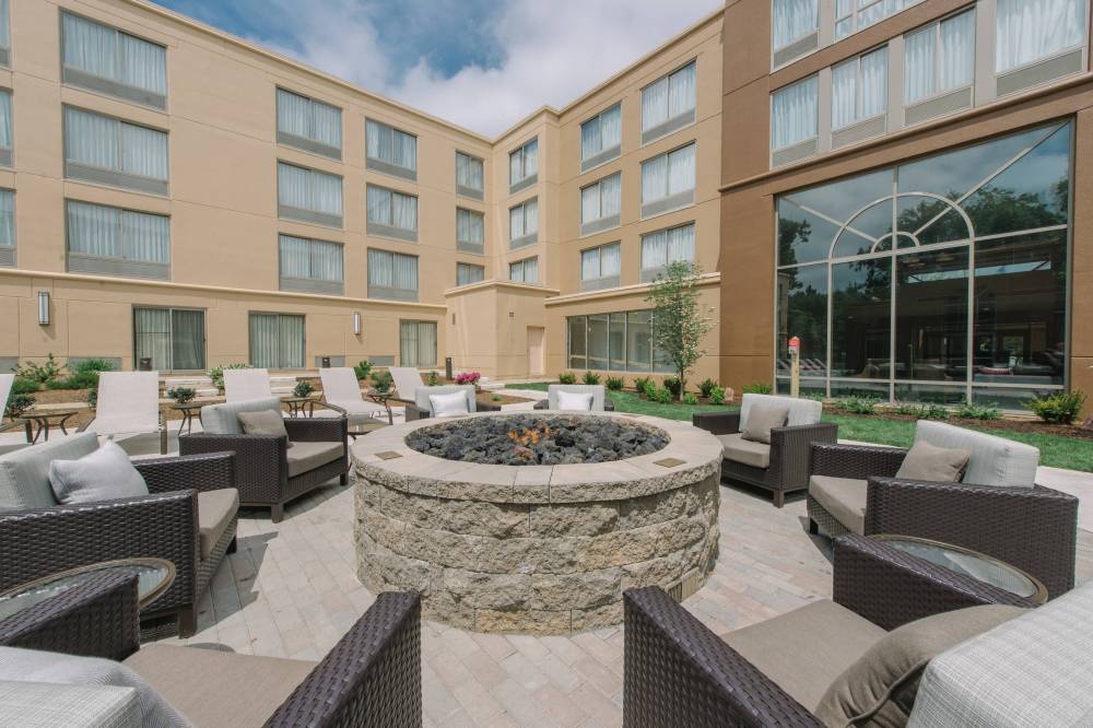 Courtyard By Marriott Nashua 5