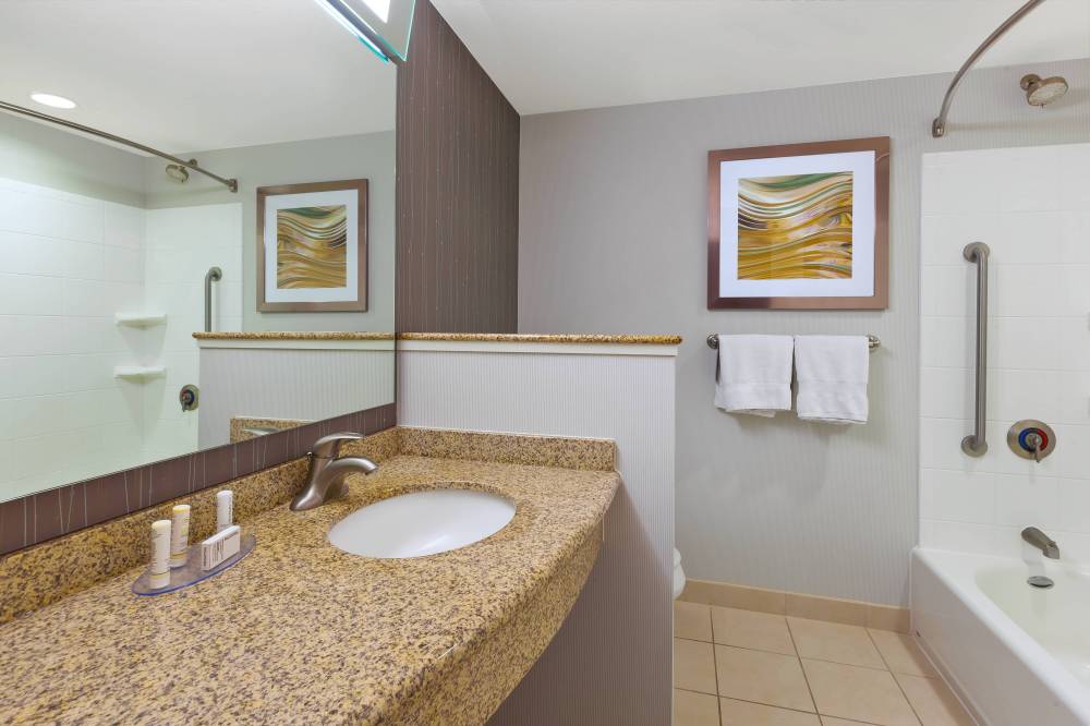 Courtyard By Marriott Omaha La Vista 1