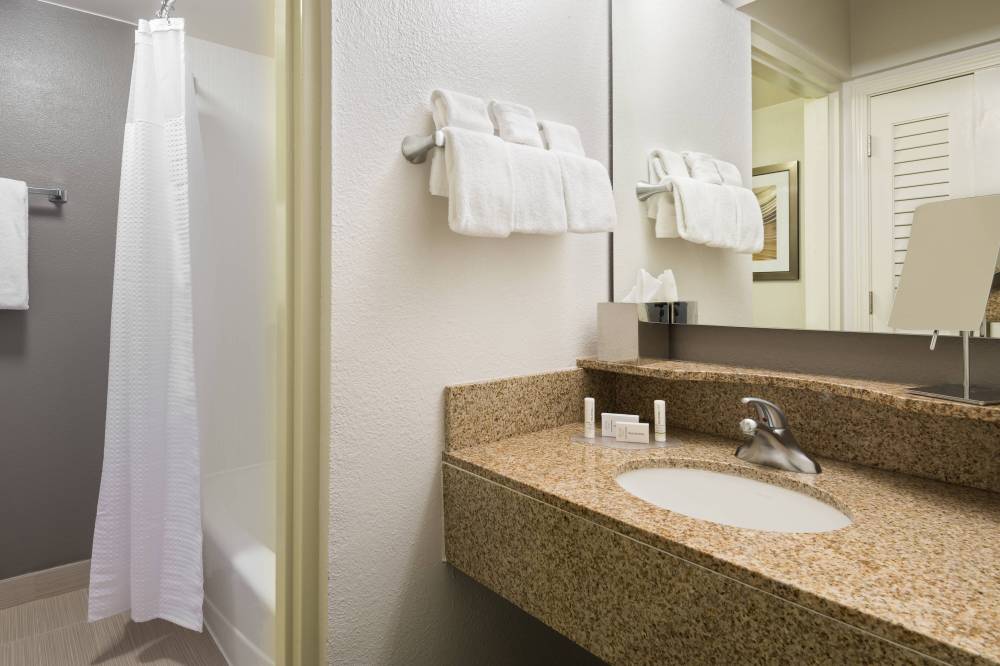 Courtyard By Marriott Wilmington Wrightsville Beach 1