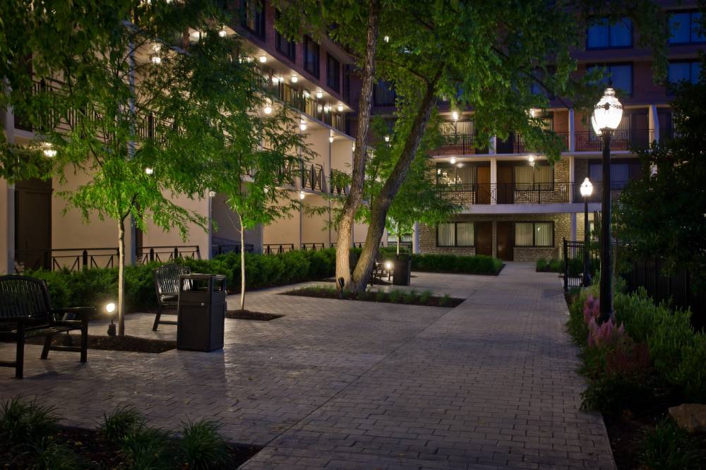 Louisville Airport Hotel Courtyard