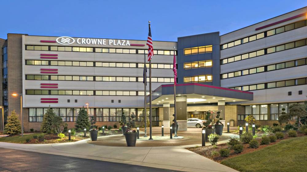 Crowne Plaza Lansing West 3