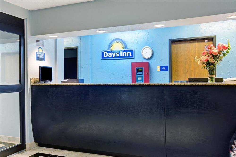 Days Inn By Wyndham Dallas Garland West 4