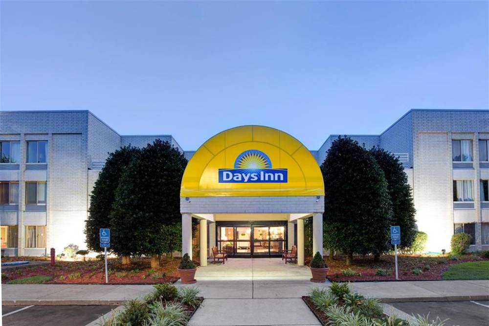 Days Inn By Wyndham Newport News City Center Oyster Point 2