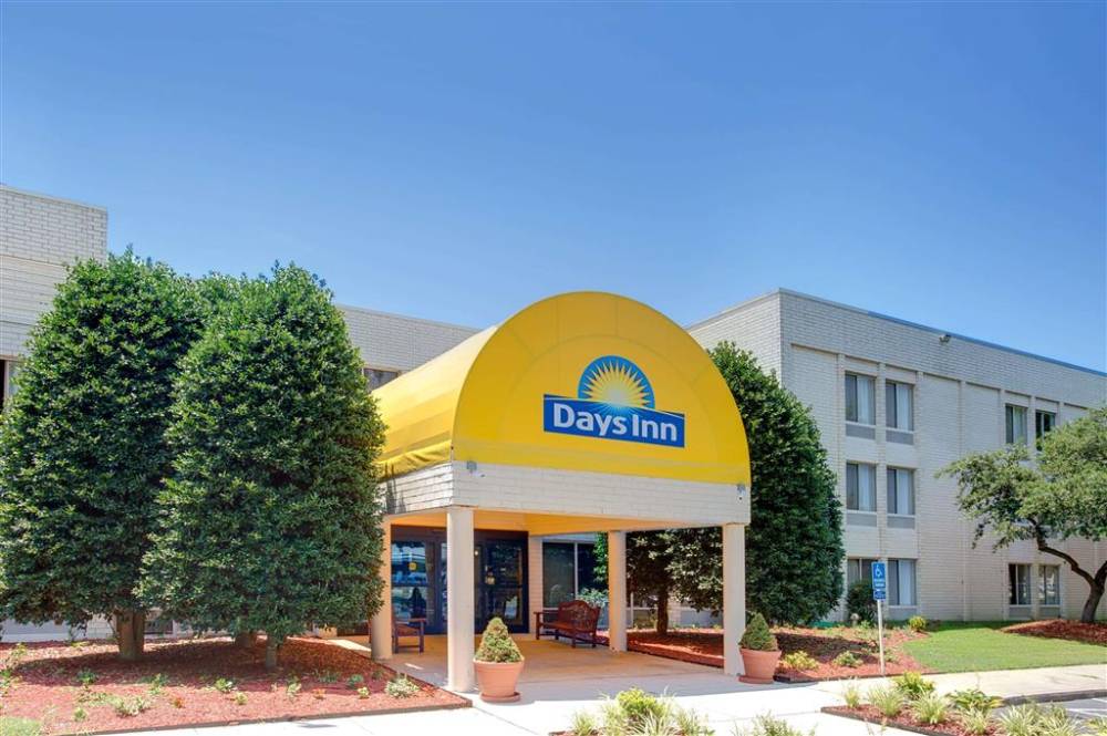 Days Inn By Wyndham Newport News City Center Oyster Point 1