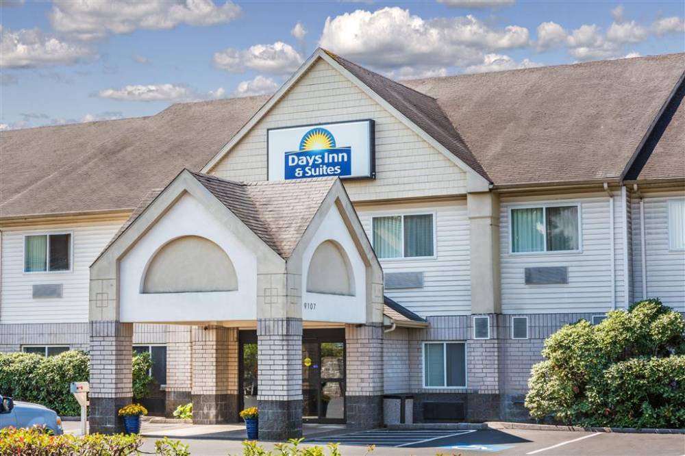 Days Inn & Suites By Wyndham Vancouver 2