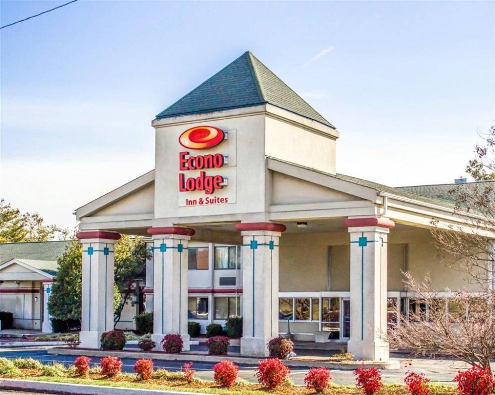 Econo Lodge And Suites 2