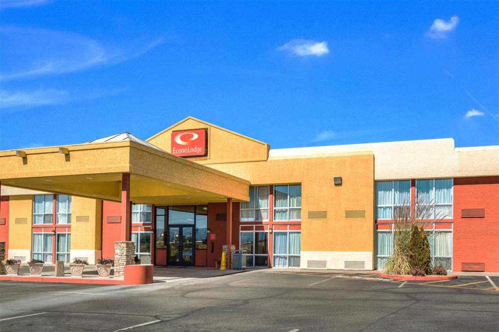 Econo Lodge 2