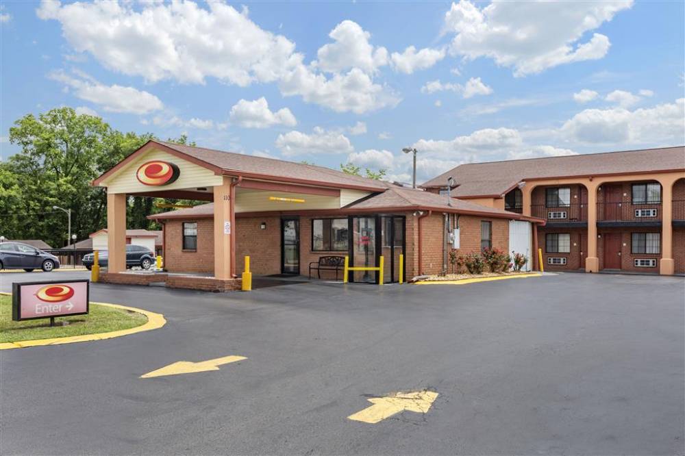 Econo Lodge North 1