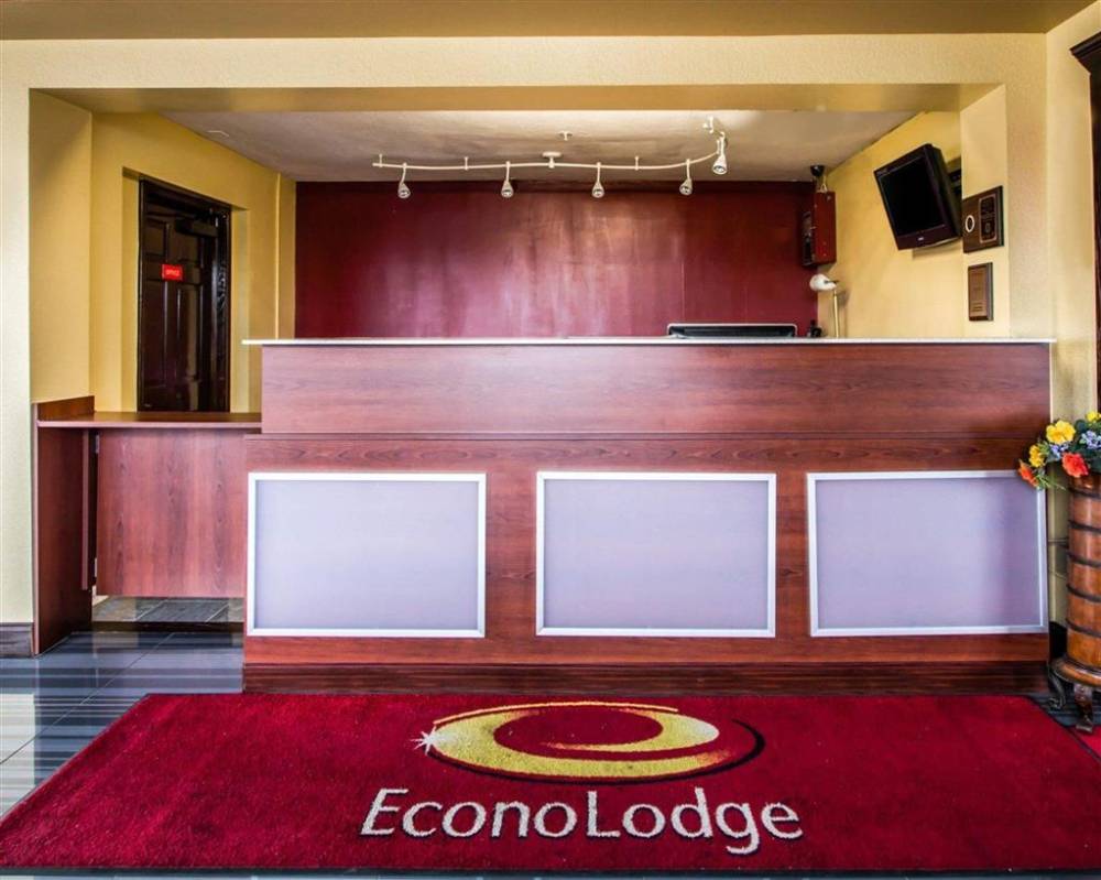 Econo Lodge Tonawanda 4