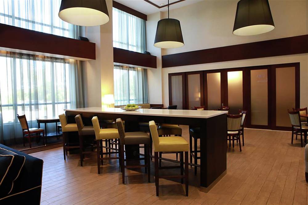 Hampton Inn & Suites By Hilton Laval 3