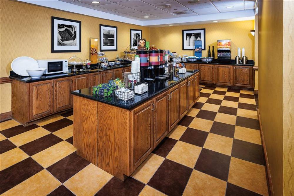 Hampton Inn & Suites Chesapeake-square Mall 3