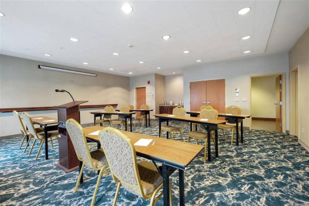 Hampton Inn & Suites Rockland 2