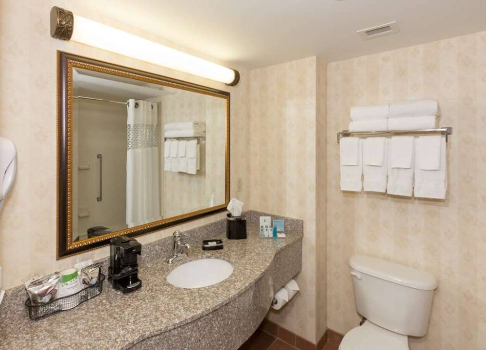 Hampton Inn And Suites Cleveland-beachwood 7