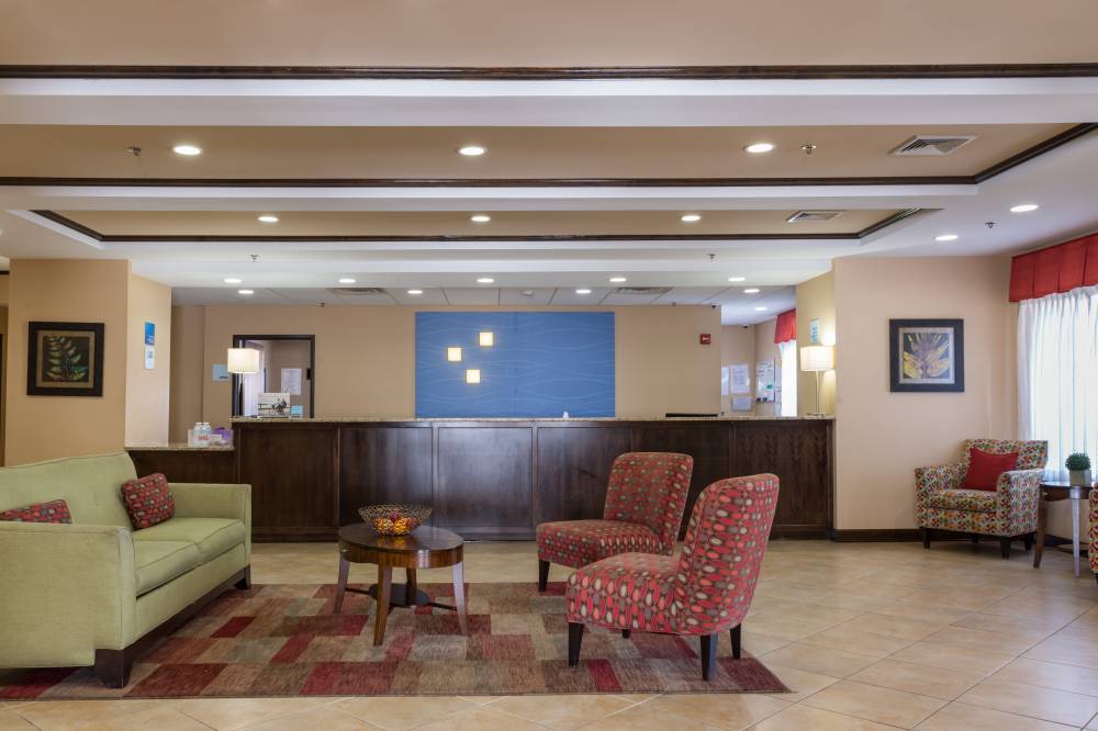 Holiday Inn Exp Newington - Hartford 4