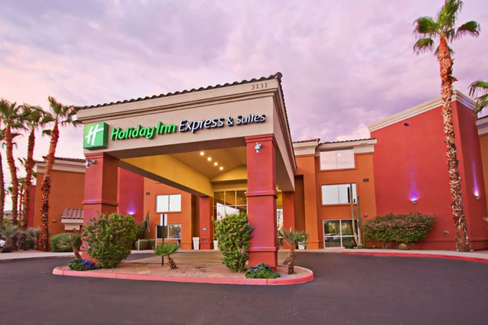 Welcome to the Holiday Inn Express & Suites Scotts