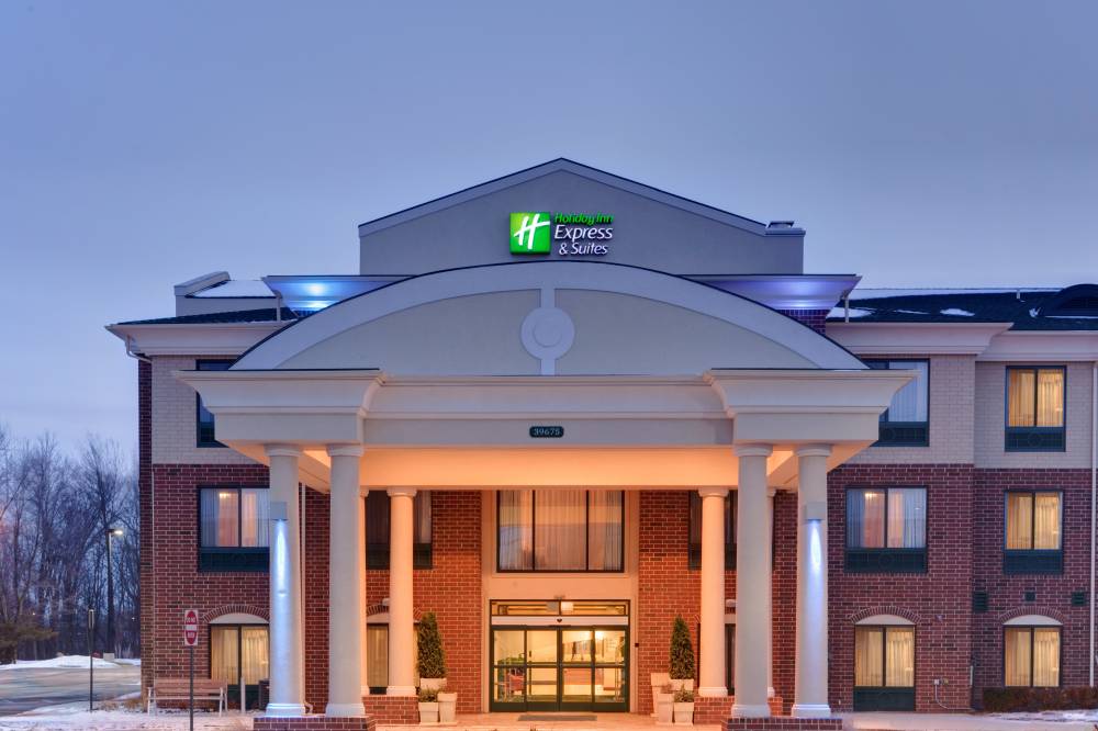 Holiday Inn Exp Stes Novi 5