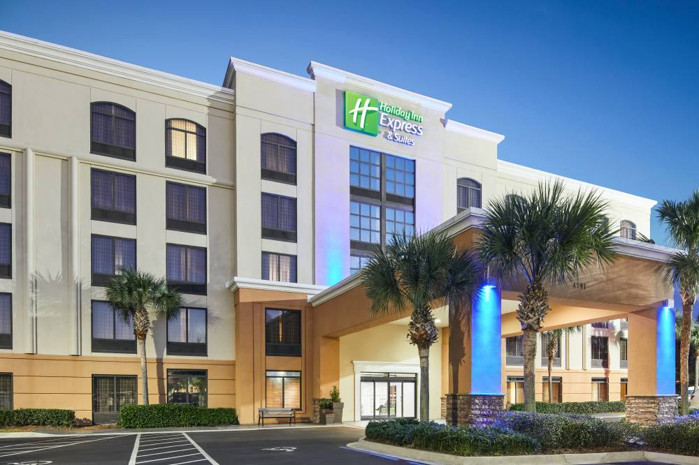 Holiday Inn Exp Stes Se Med Ctr 8