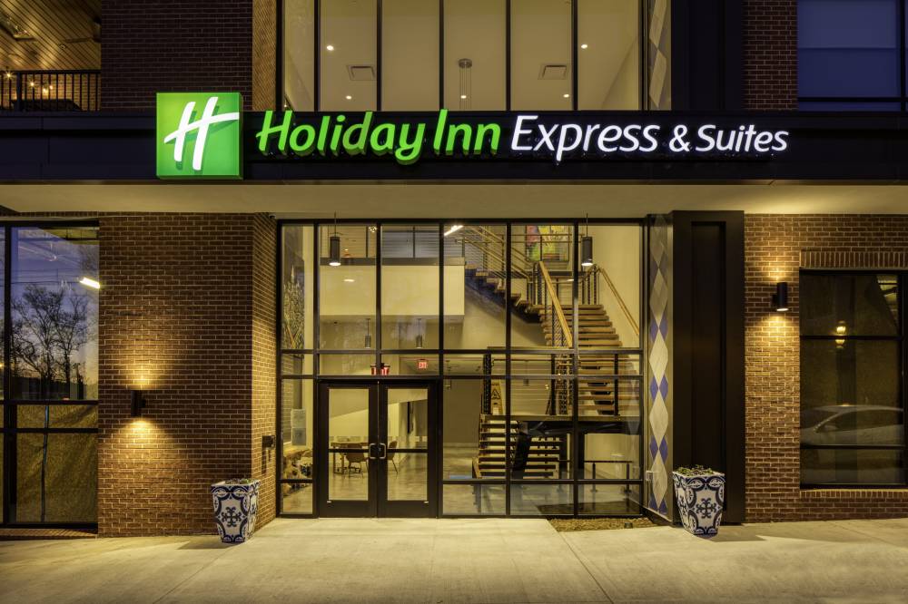 Holiday Inn Exp Stes South End 4