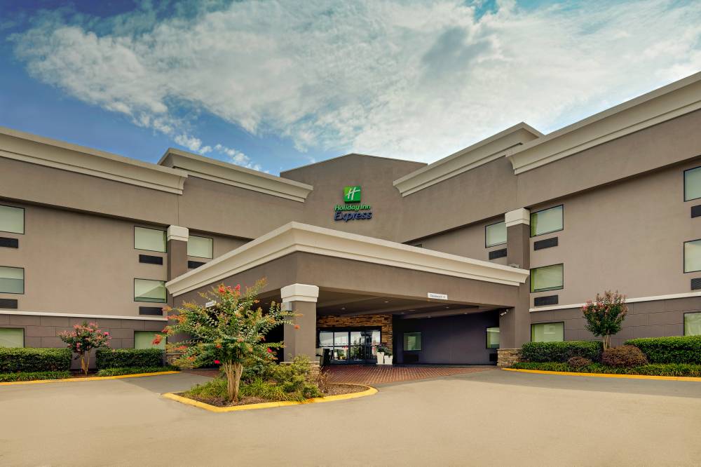 Holiday Inn Express West I-40 4