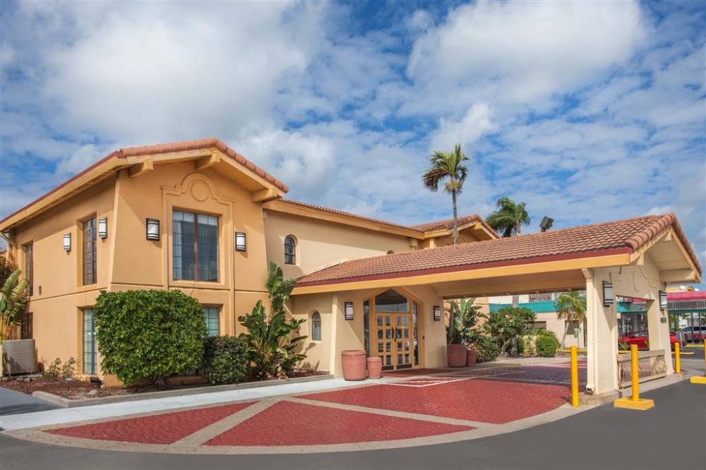 La Quinta Inn By Wyndham Fort Myers Central 1