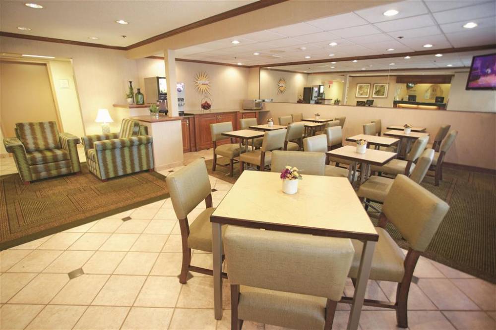 La Quinta Inn By Wyndham Milwaukee Airport / Oak Creek 4