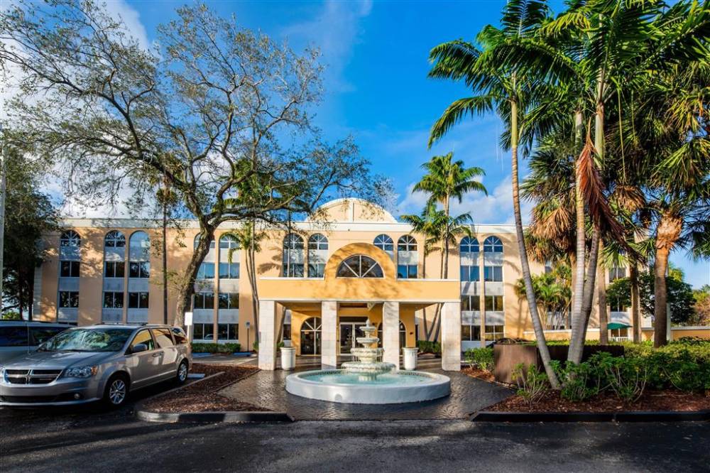 La Quinta Inn & Suites By Wyndham Fort Lauderdale Tamarac 1