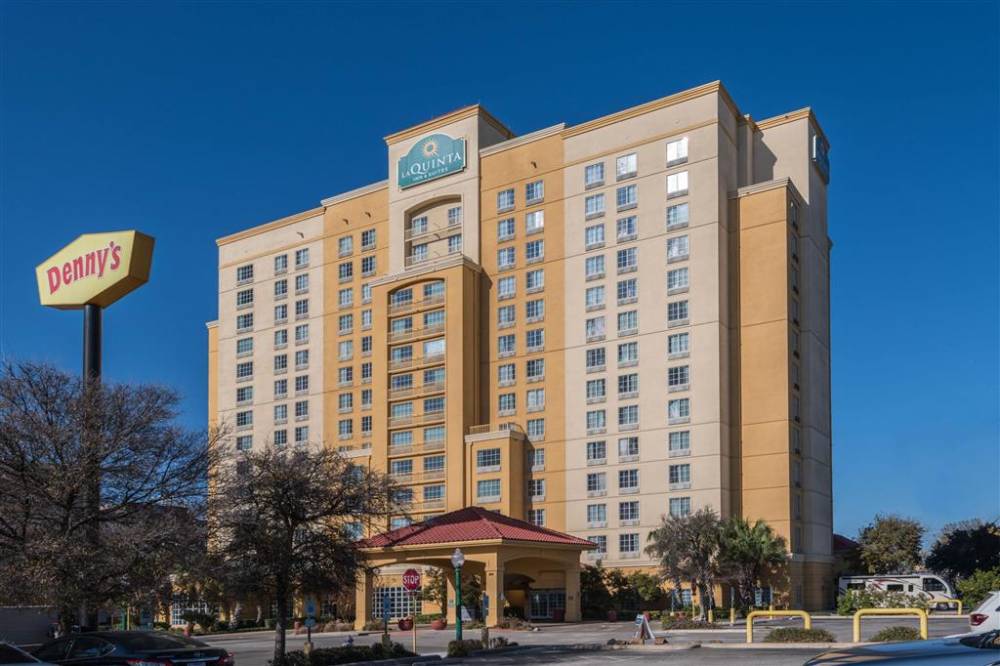 La Quinta Inn & Suites By Wyndham San Antonio Riverwalk 1