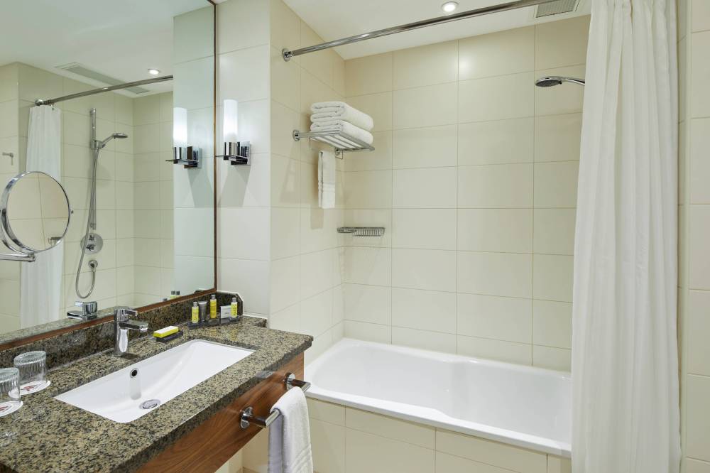 Guest Room Bathroom - Bathtub