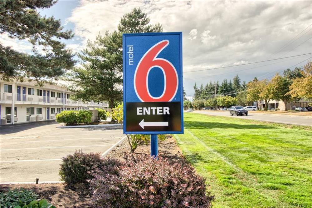 Motel 6 Everett North 1