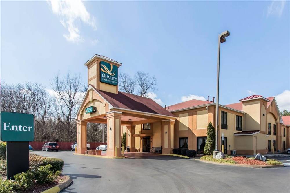 Quality Inn hotel in Memphis, TN