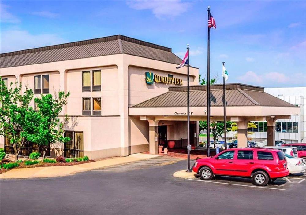 Quality Inn hotel in Florissant, MO