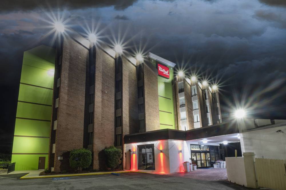 Red Roof Inn & Suites Macon 6