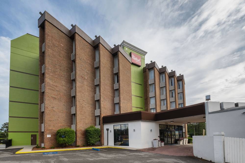 Red Roof Inn & Suites Macon 5