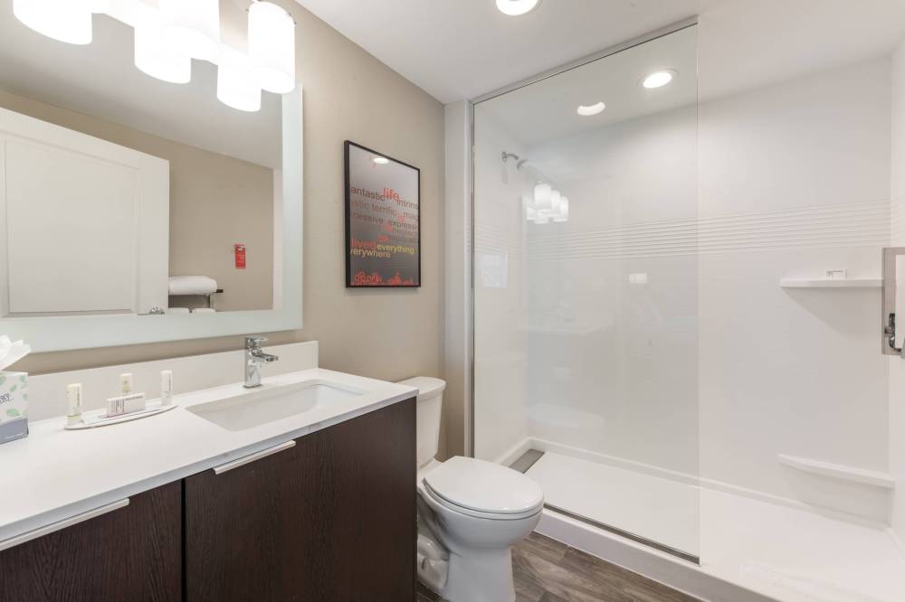 King Suite - Bathroom